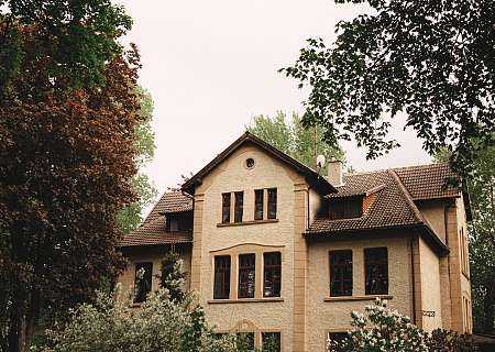 Building and surroundings