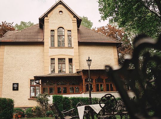 Building and surroundings