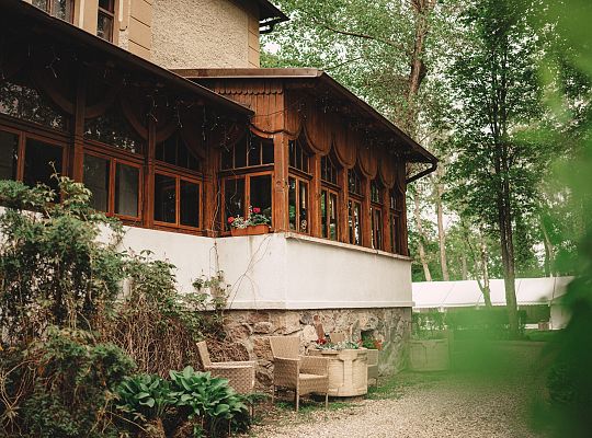 Building and surroundings