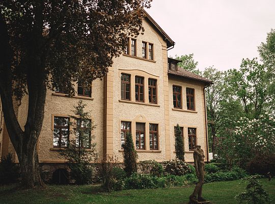 Building and surroundings