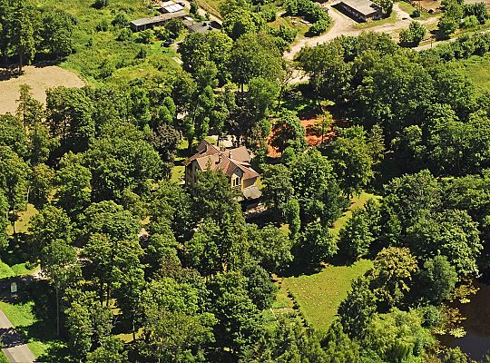 Building and surroundings